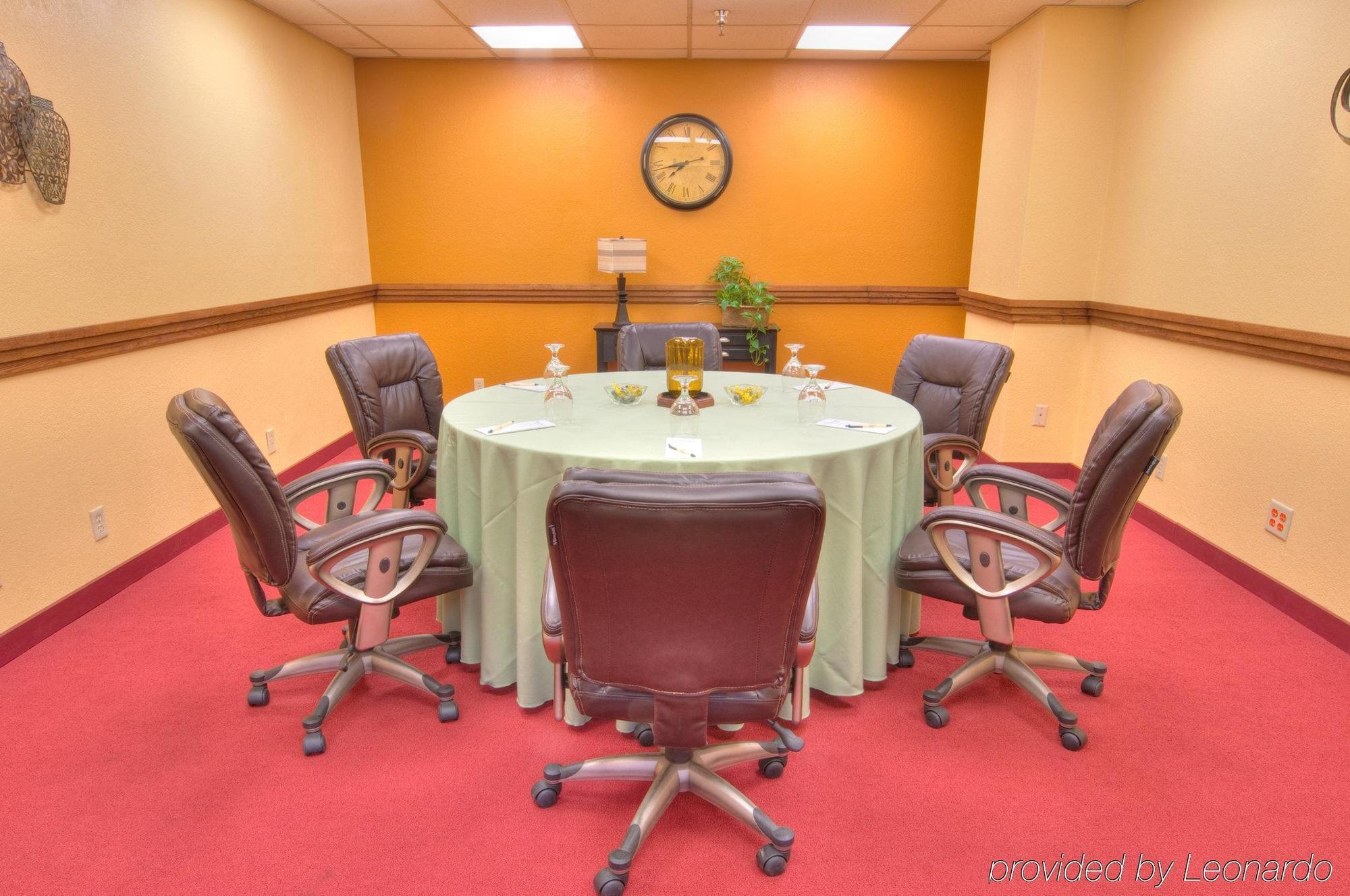 Mcm Elegante Suites Абилин Екстериор снимка