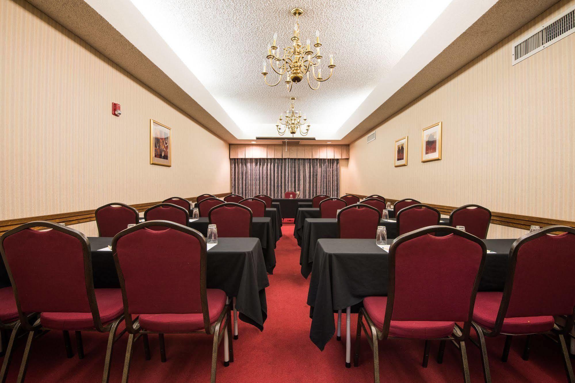 Mcm Elegante Suites Абилин Екстериор снимка